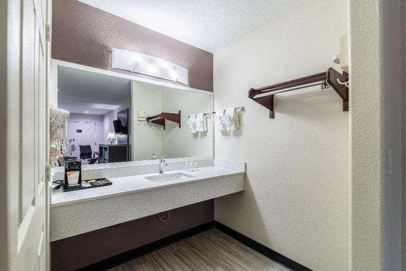 Quality Inn And Suites Canton Canton Area 2