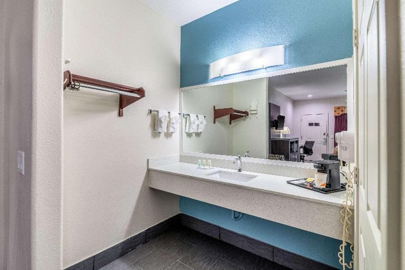 Quality Inn And Suites Canton Canton Area 3