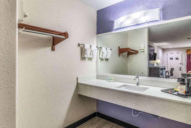 Quality Inn And Suites Canton Canton Area 4