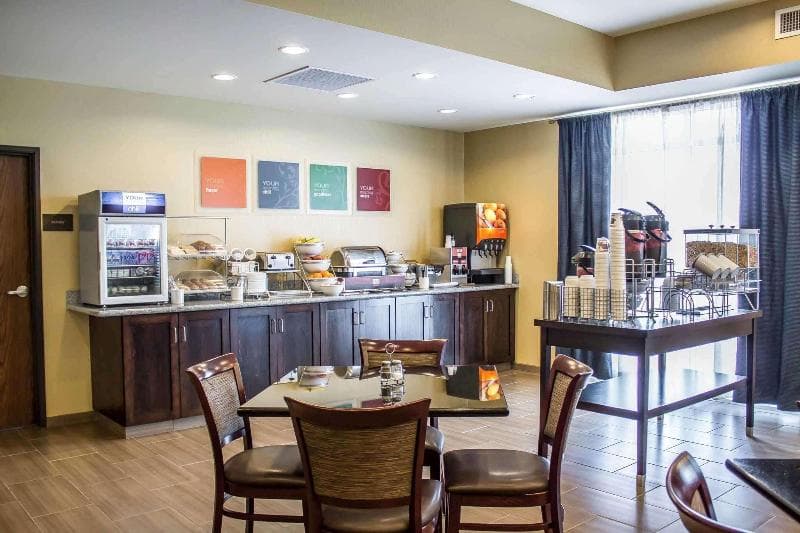 Comfort Inn 3
