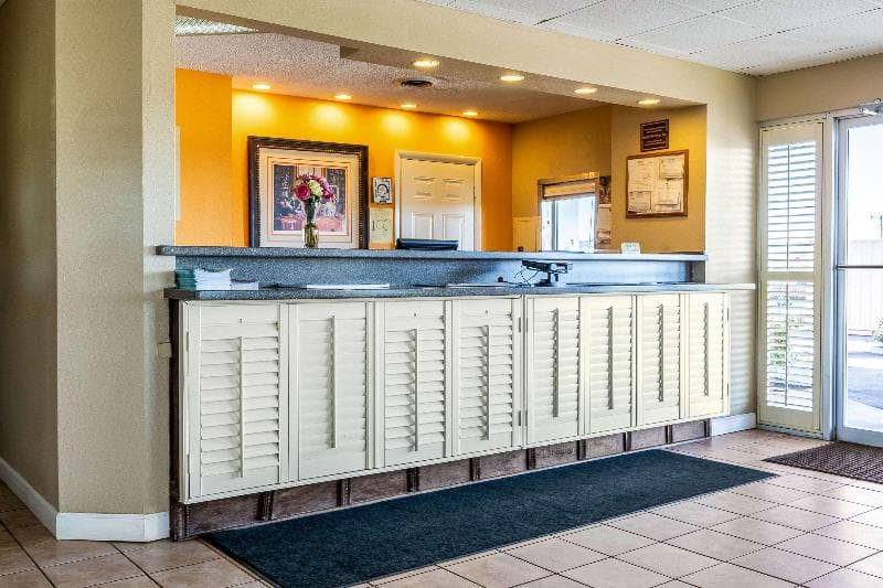 Econo Lodge Knoxville 4