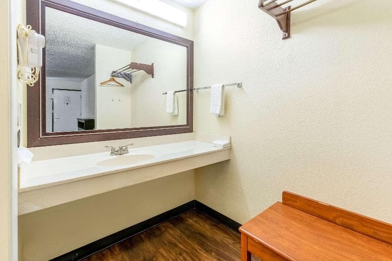 Econo Lodge Knoxville 3