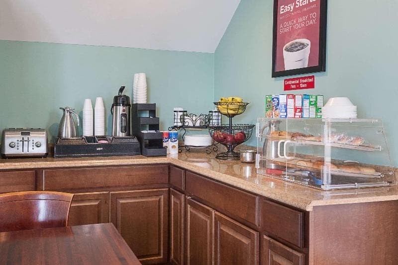 Econo Lodge Gallatin - Metro Nashville 5