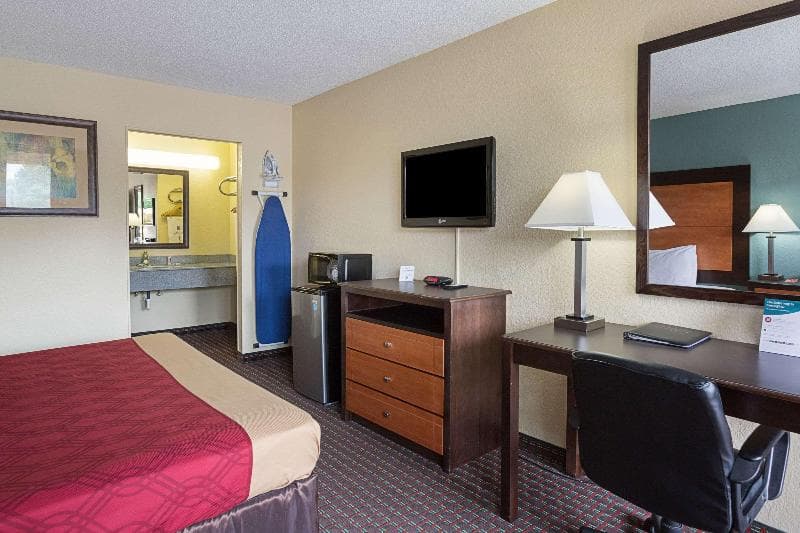 Econo Lodge Gallatin - Metro Nashville 3
