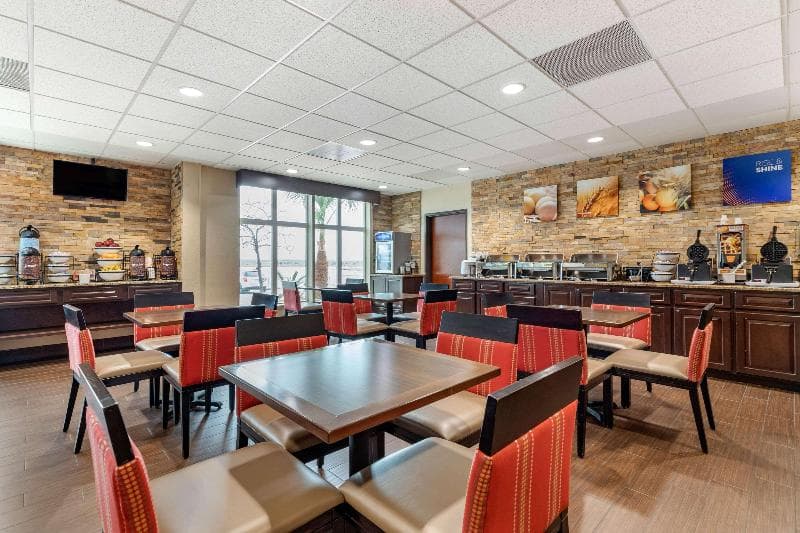 Comfort Inn & Suites Lakeside 3