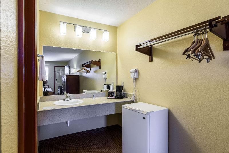 Rodeway Inn Galveston 5