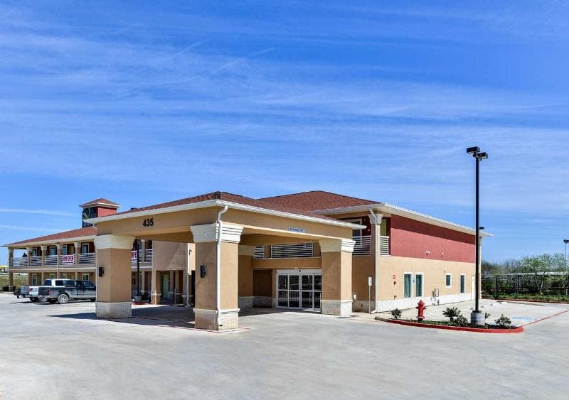 Quality Inn & Suites Cotulla I-35 2