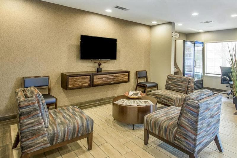Mainstay Suites 4