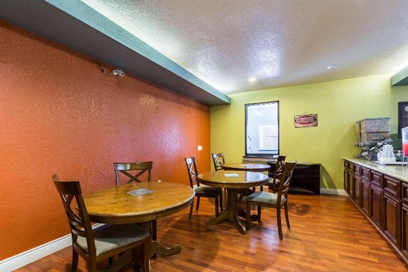 Suburban Extended Stay Hotel Beaumont 5