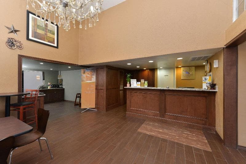 Quality Inn 4