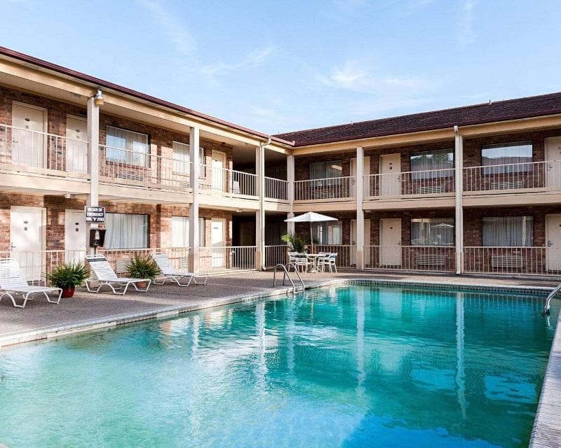 Rodeway Inn 4
