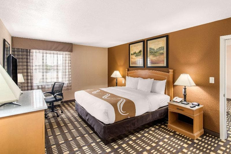 Quality Inn & Suites Plano East - Richardson 4