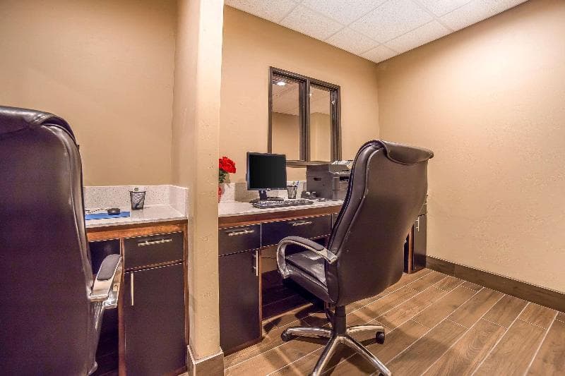 Comfort Inn & Suites 1