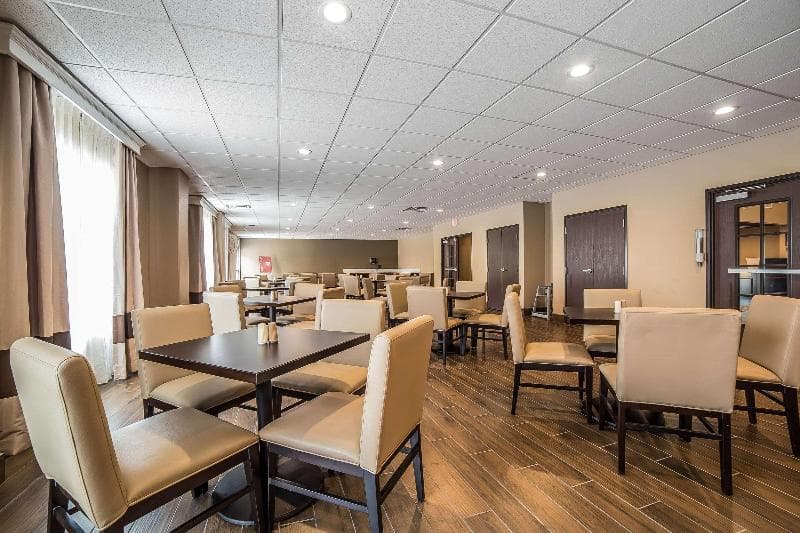 Comfort Inn & Suites 3