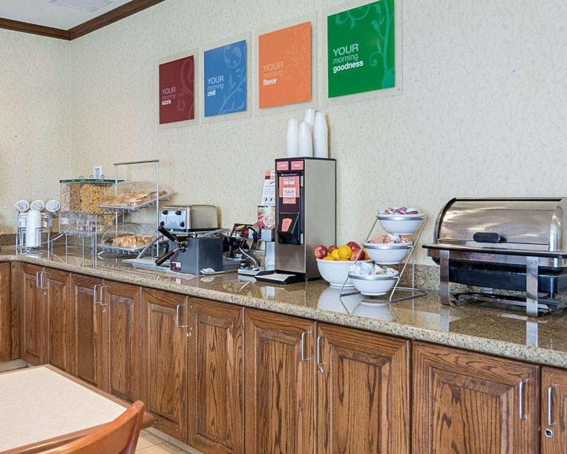 Comfort Inn & Suites Virginia Beach Norfolk Airpo 4