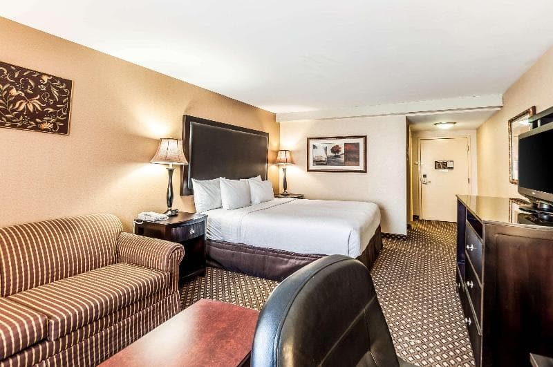 Clarion Inn Historic Leesburg 4