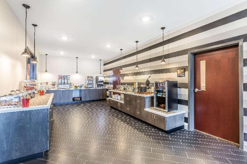 Marina Bay Hotel & Suites Chincoteague 5