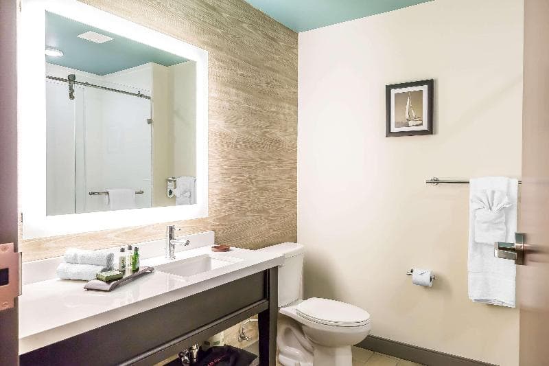 Marina Bay Hotel & Suites Chincoteague 2