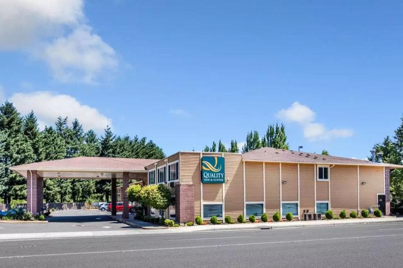 Quality Inn & Suites Vancouver North photo 1