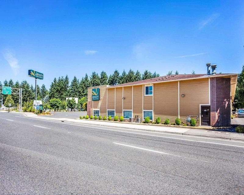 Quality Inn & Suites Vancouver North 4