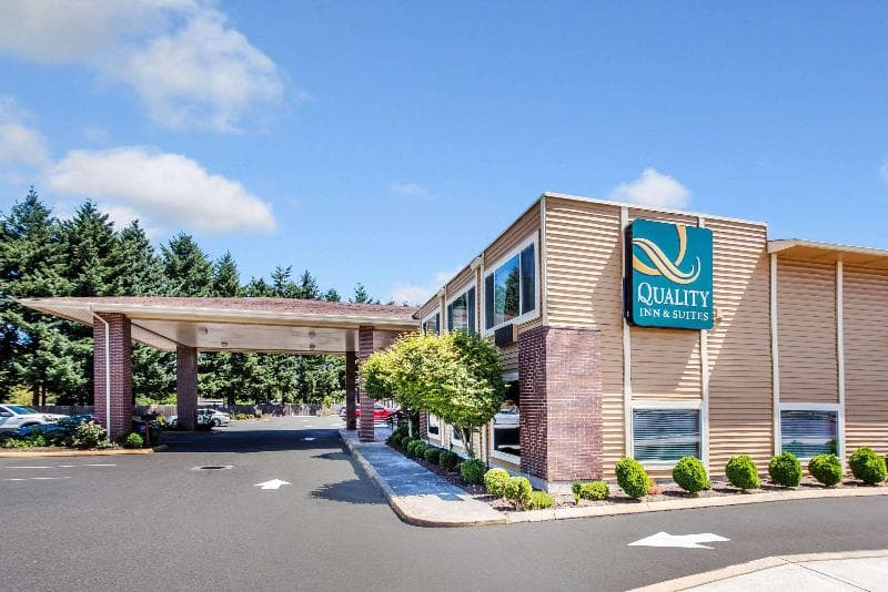 Quality Inn & Suites Vancouver North 5