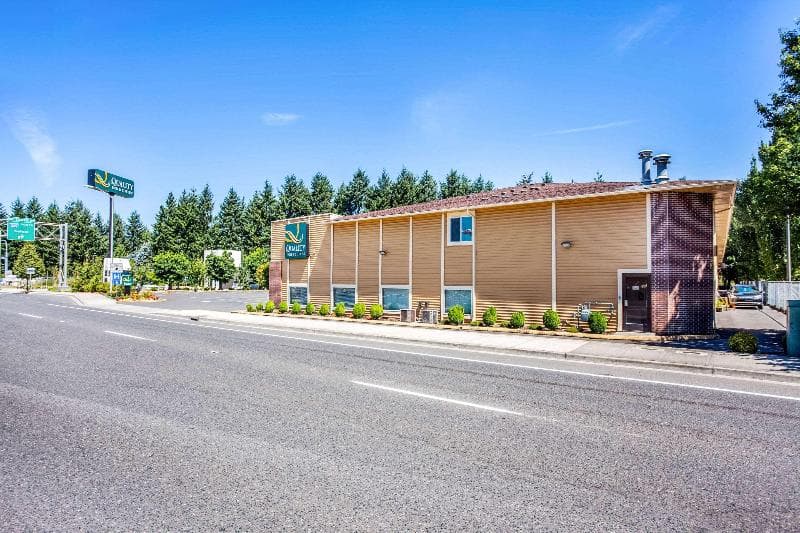 Quality Inn & Suites Vancouver North 3
