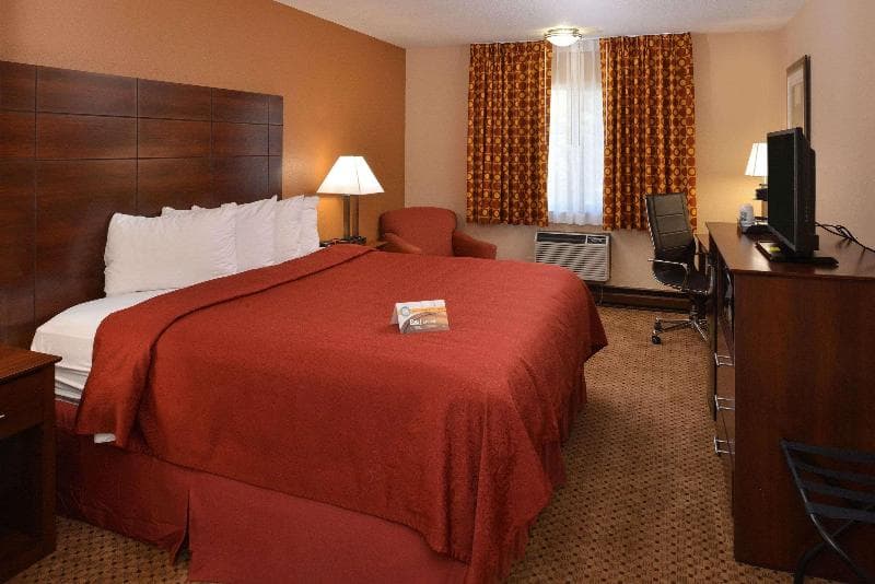 Quality Inn 4