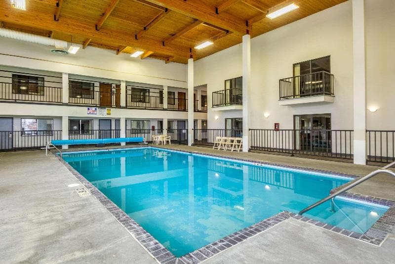 Econo Lodge Waupaca 3
