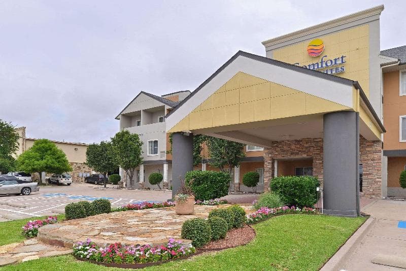 Comfort Inn & Suites Frisco Plano photo 1