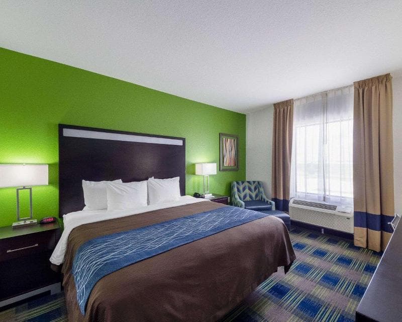 Comfort Inn & Suites Victoria North 2