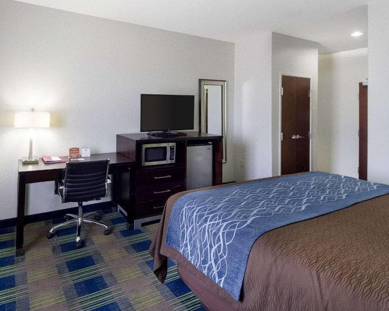 Comfort Inn & Suites Victoria North 3