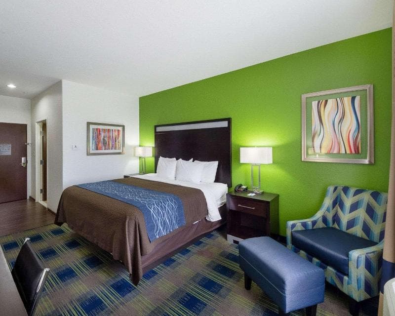 Comfort Inn & Suites Victoria North 4