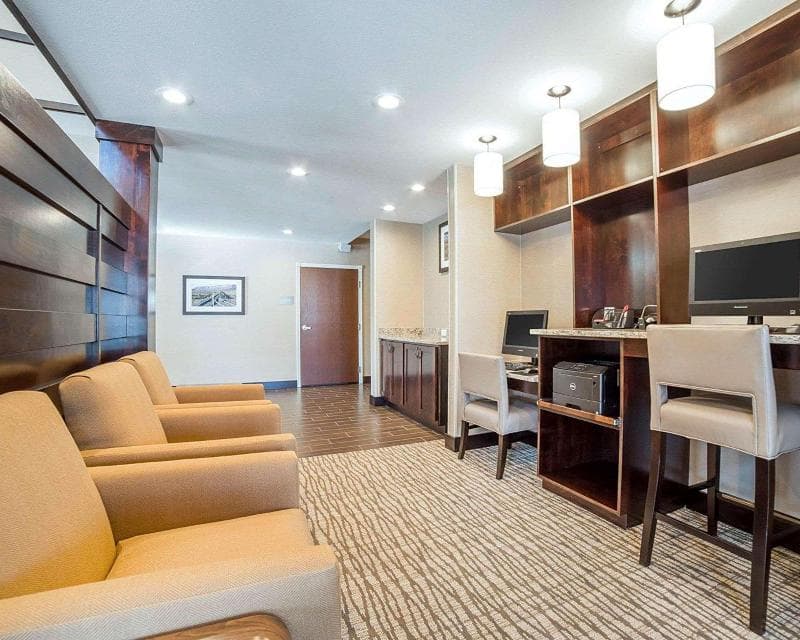 Comfort Suites 3