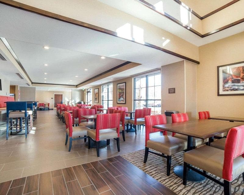 Comfort Suites 4
