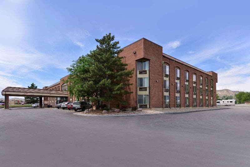 Quality Inn Vernal Near Dinosaur National Monument 2