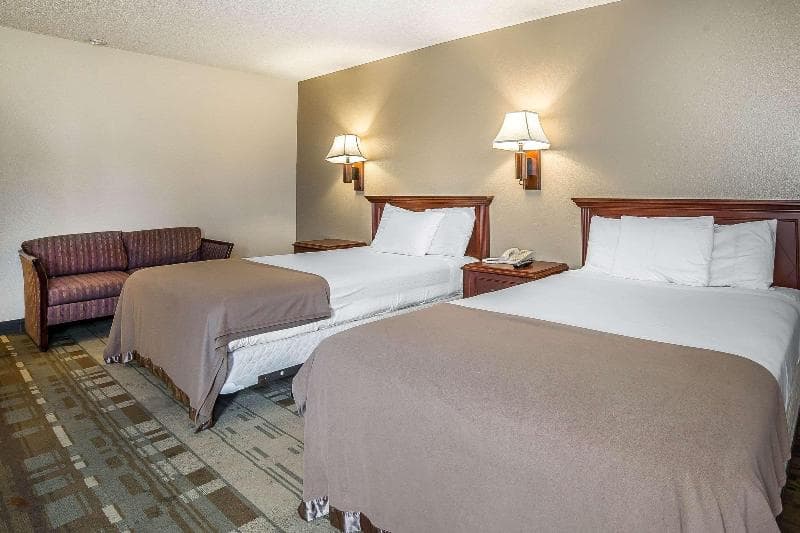 Rodeway Inn photo 1
