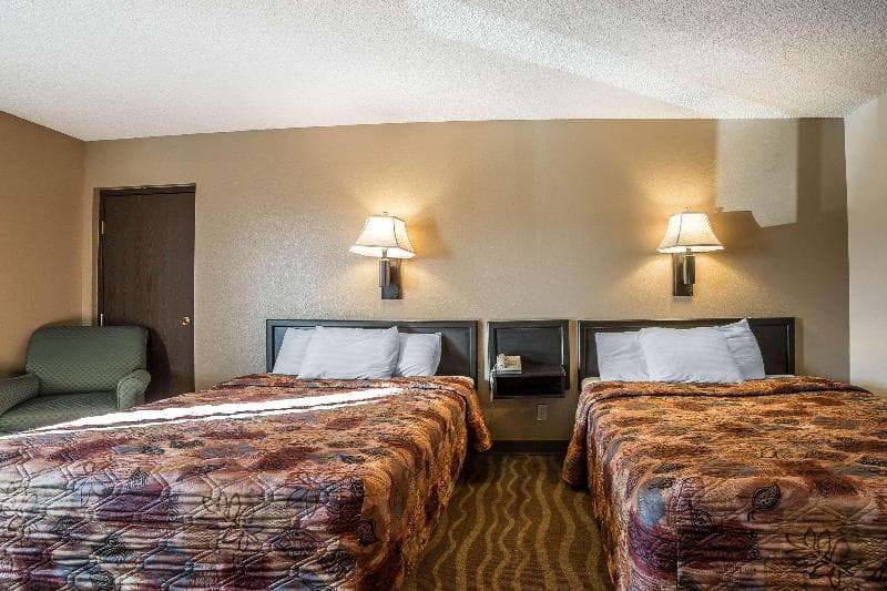 Rodeway Inn 4