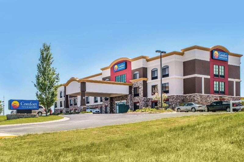 Comfort Inn & Suites 2
