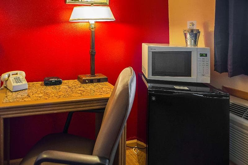 Rodeway Inn Buffalo 4