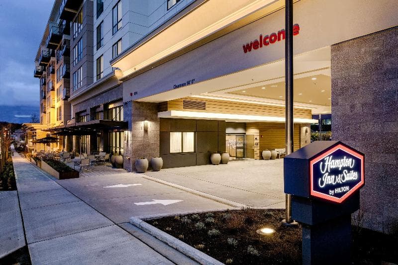 Hampton Inn & Suites by Hilton Seattle/Northgate 2