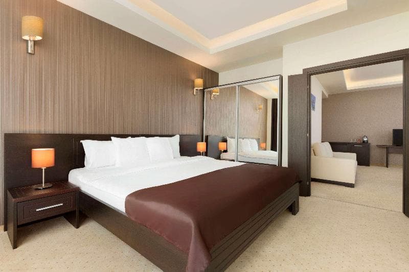 Ramada Constanta 5