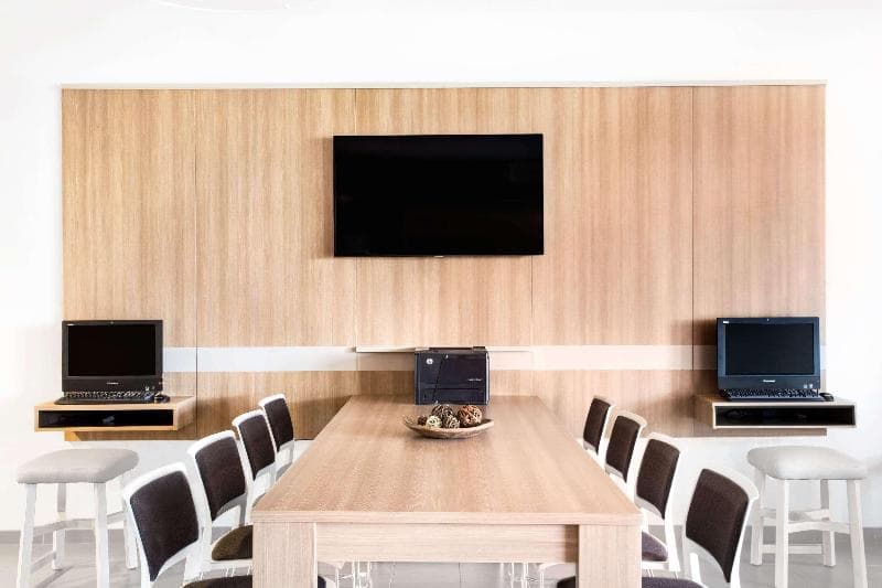 Microtel by Wyndham Vernal / Naples photo 1