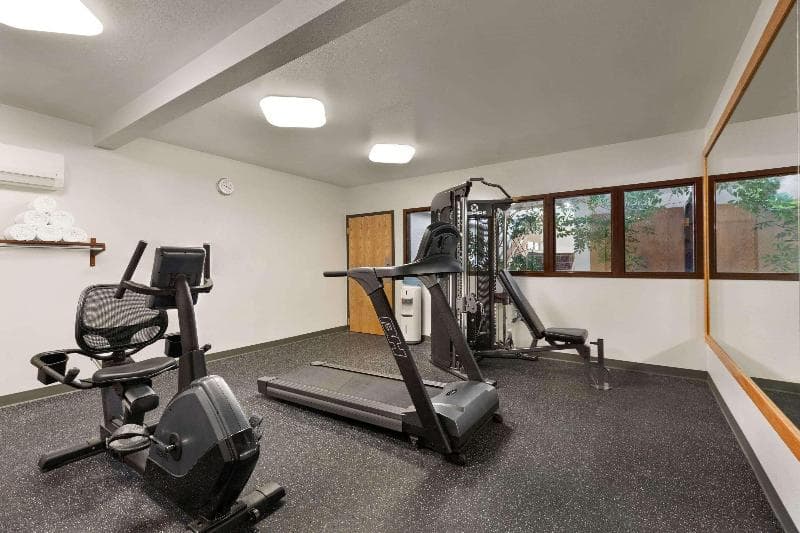 Super 8 by Wyndham Columbus 2