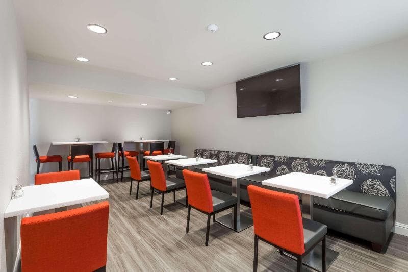 Days Inn by Wyndham Yosemite Area 2