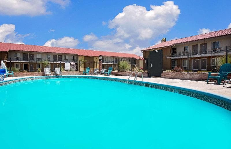 Super 8 By Wyndham Denver Central 4