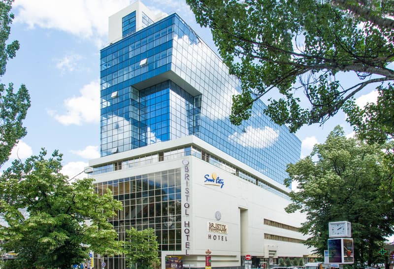 Bristol Central Park Hotel 2