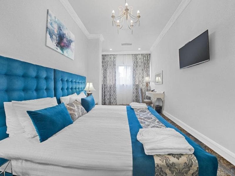 Bristol Central Park Hotel 3