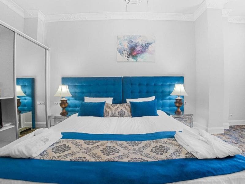 Bristol Central Park Hotel 4