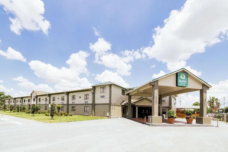 Quality Suites Houston Hobby Airport 2
