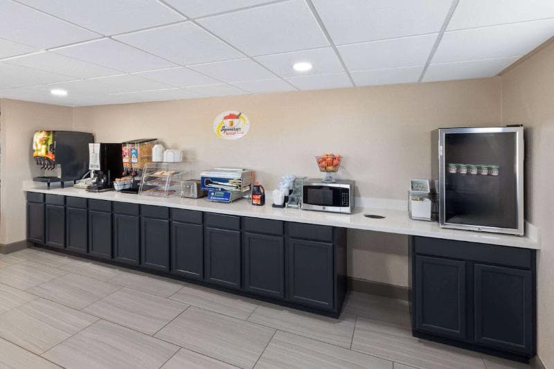 Super 8 By Wyndham Buffalo 2